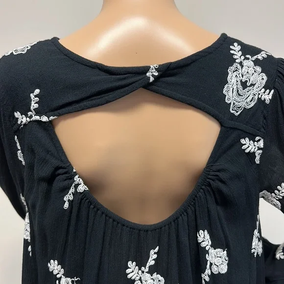 Free People Black mini dress with white embroidered rosette’s open back size M - Picture 9 of 14